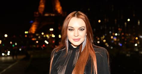 Lindsay Lohan posts completely nude snap from throwback。